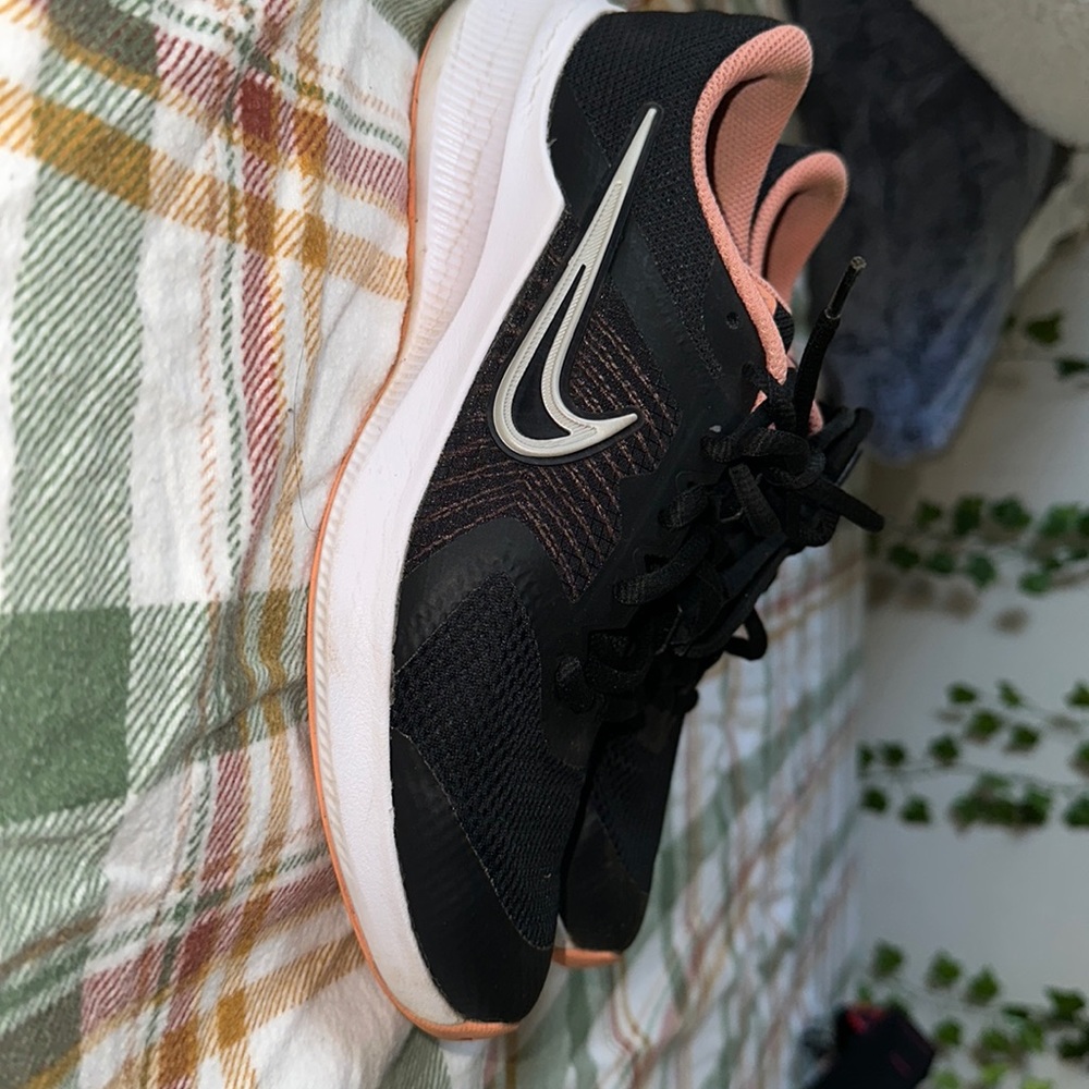 NIKE DOWNSHIFTER